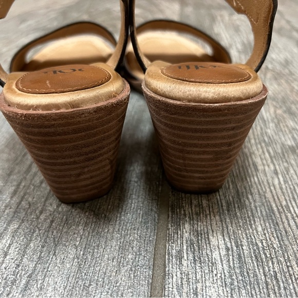 Tan Leather Heeled Sandal - Picture 5 of 5